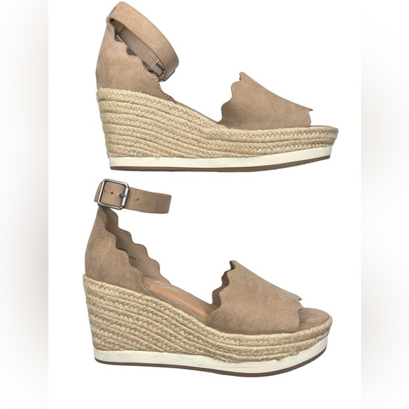 Vintage 7 Eight Wedge Espadrille Sandals Sz 8 Tan Faux Suede Ankle Strap Cushion - Picture 7 of 10